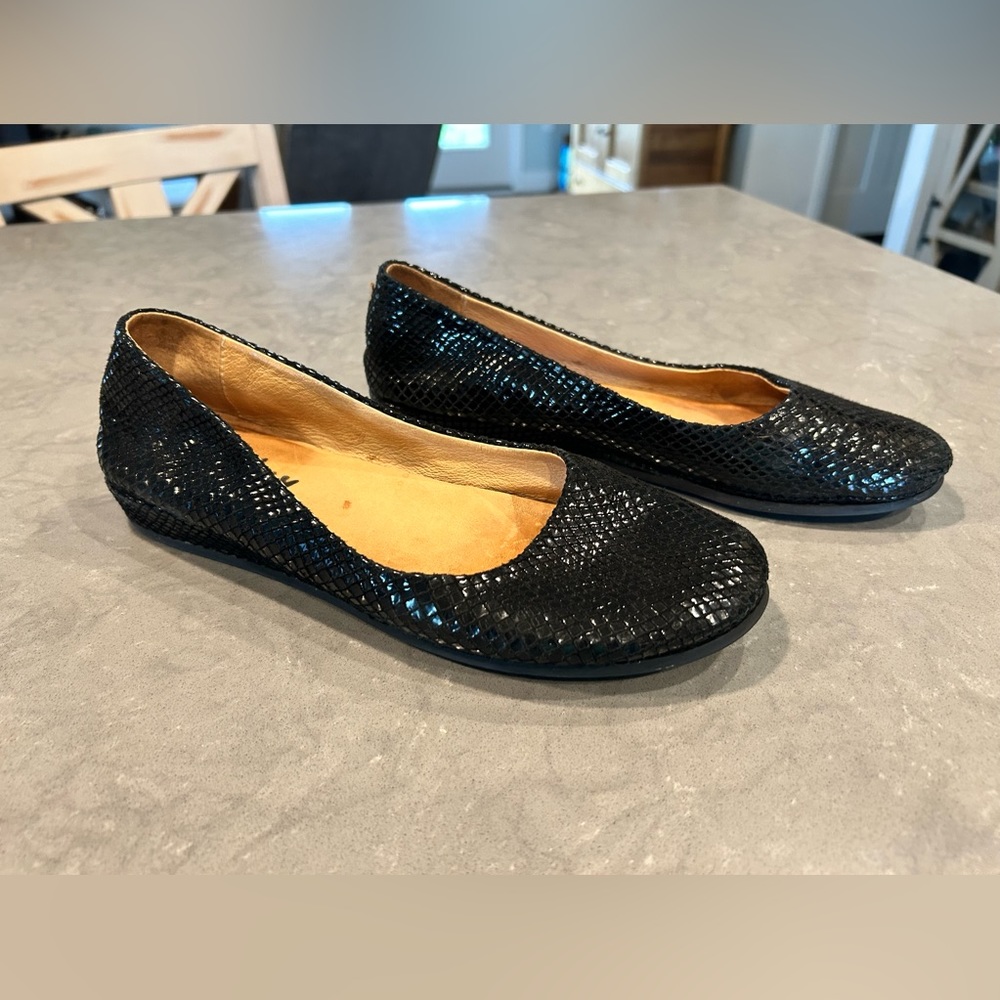 FS/NY Wedge Slide On Flats Size 8
